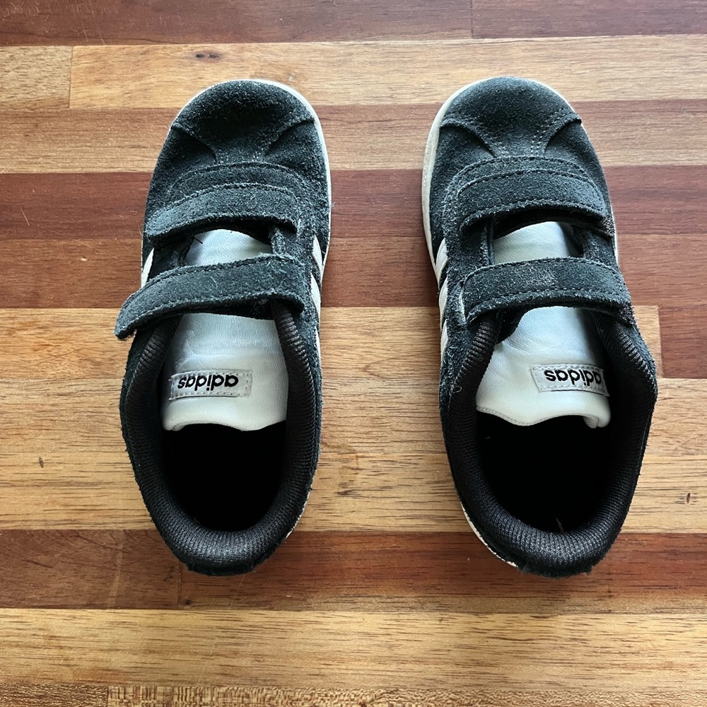 Adidas baby’s shoes size 10k. Black great condition.
